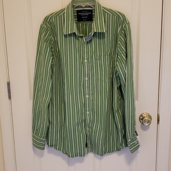 American Eagle Outfitters Mens Button 